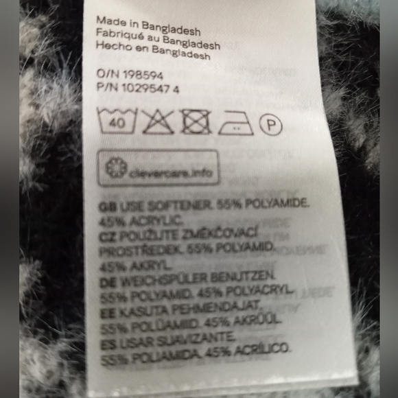 H&M fuzzy mini skirt. EUC. Size xs. - Picture 3 of 9